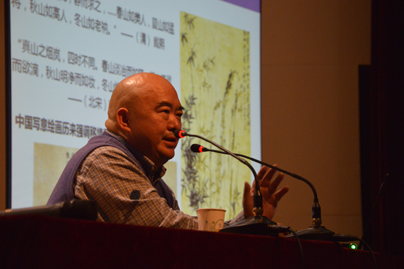尹沧海教授在兰州大学艺术学院讲座1 副本.jpg
