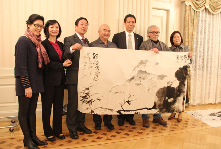 向东京旅日华人捐赠作品_副本.jpg